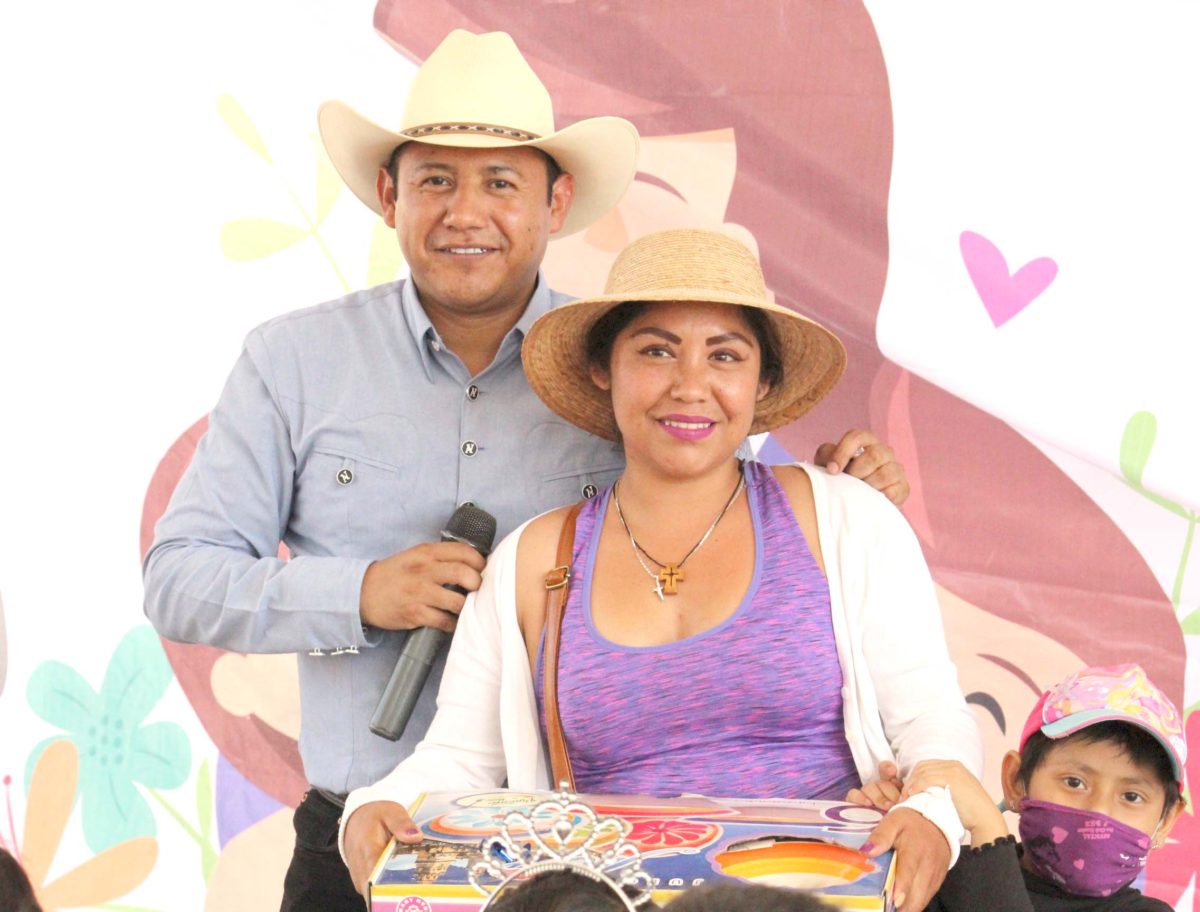 Para Colón: Demuestra en Comunidades su Respaldo y Cercanía Alejandro Ochoa Valencia
