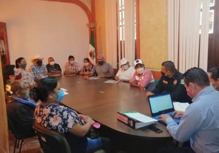 Se reunió: La presidenta municipal de Arroyo seco con prestadores de servicios turísticos.