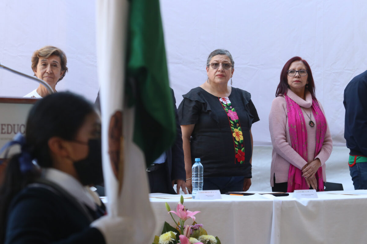 Entrega Titular de la SEP Certificados del Movimiento Nacional por la Alfabetización y la Educación al CBTA 115 de Colón Querétaro