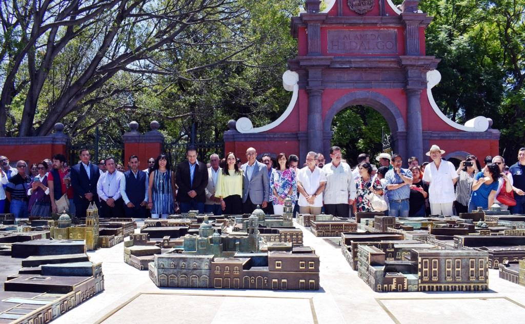 En la Alameda Hidalgo:  Inaugura maqueta monumental del Centro Histórico