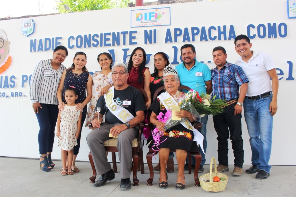 SMDIF:  Festejan a los abuelos de Arroyo Seco en su día