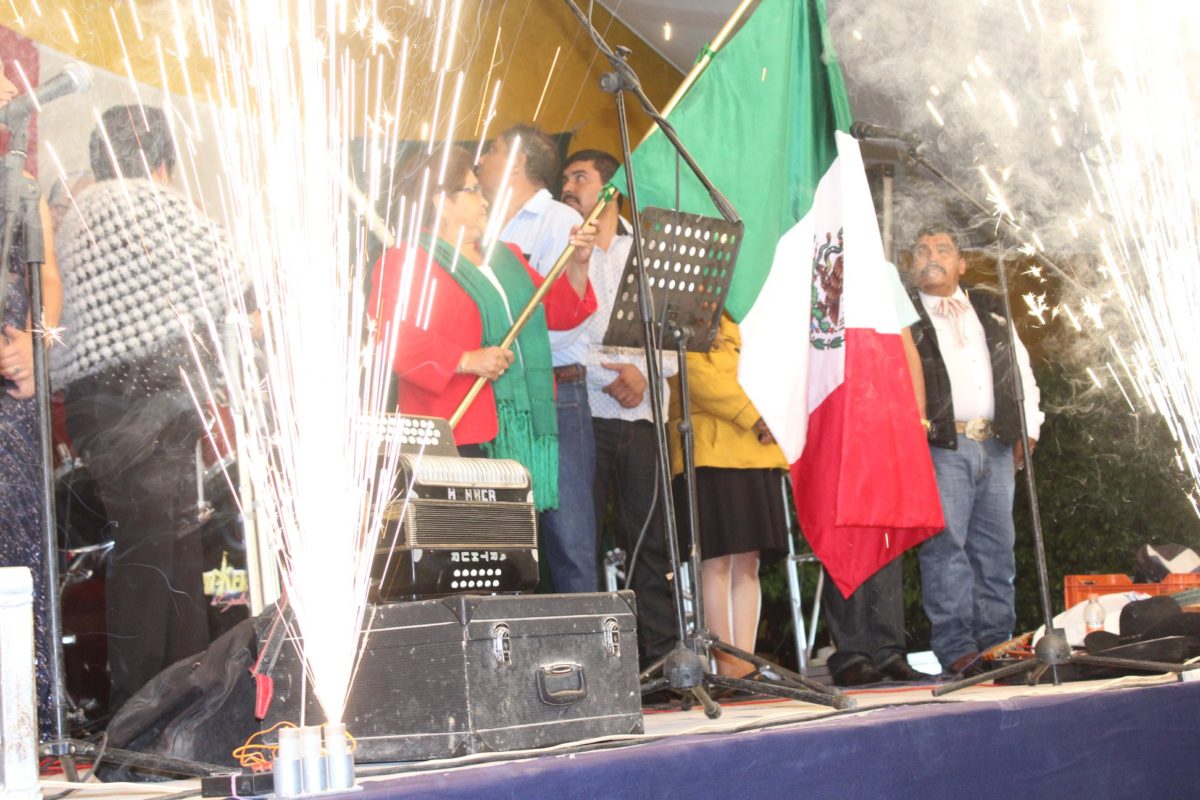 Al coro de “Viva”:  Enaltecen a los Héroes de la Independencia en Peñamiller