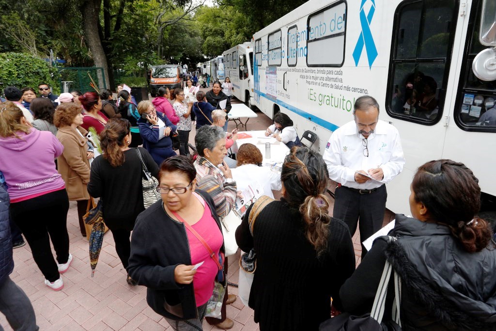 DIF Estatal:  Macro Jornada de Salud preventiva del cáncer de mama en la Alameda Hidalgo