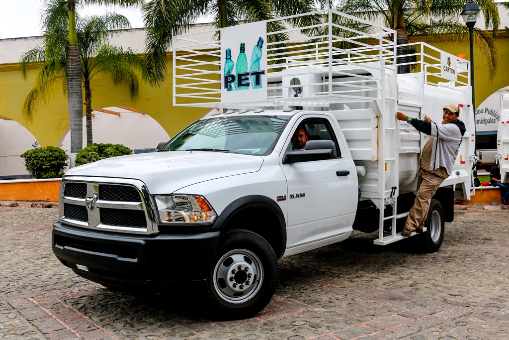 Para un mejor servicio: Entregan camiones recolectores en Landa de Matamoros