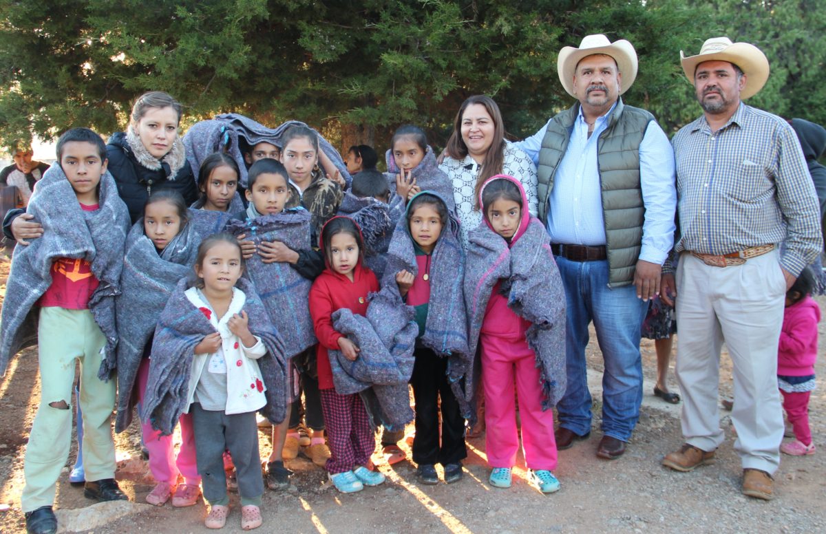 Por temporada de frío: Visita alcaldesa comunidades vulnerables de Landa de Matamoros