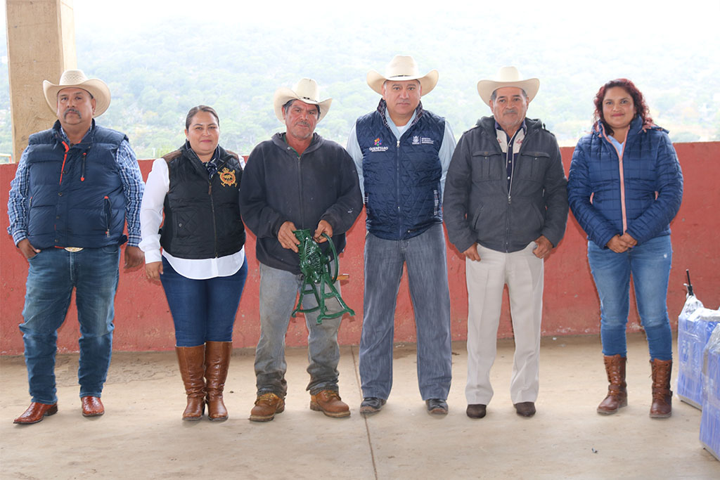 Benefician a Productores: Entregan equipos agropecuarios en Landa de Matamoros