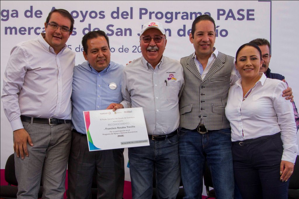 Gobierno estatal y municipal: Entregan apoyos económicos a más de 300 comerciantes en San Juan del Río