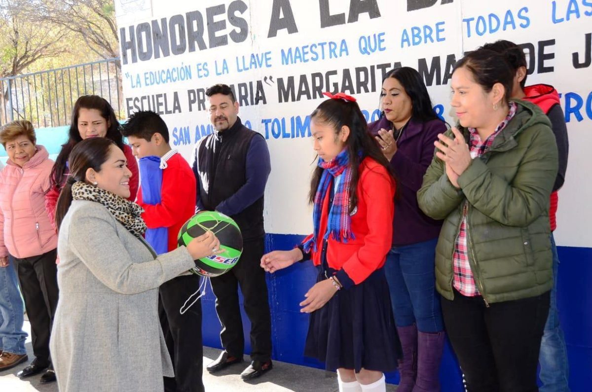 Alcaldesa Lupita Alcántara: Promueve valores patrios en la comunidad de Sabino de San Ambrosio