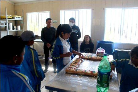 Continúa Recorrido: Edil de Peñamiller recorre comunidades para compartir Rosca de Reyes