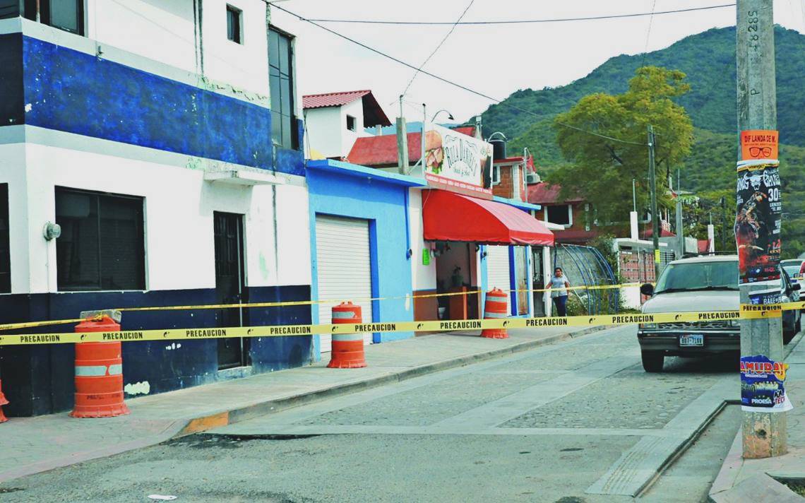 Fuerte movilización policiaca: Seis individuos detenidos por asalto a Telecom de La Lagunita