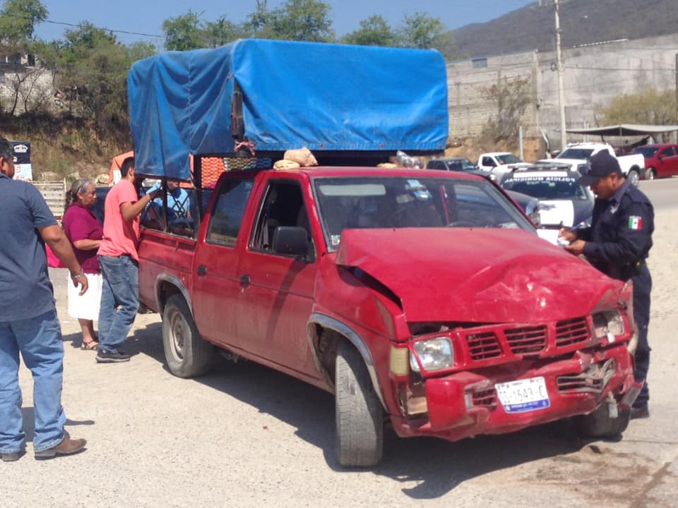 Accidente: Deja dos lesionados en Jalpan de Serra