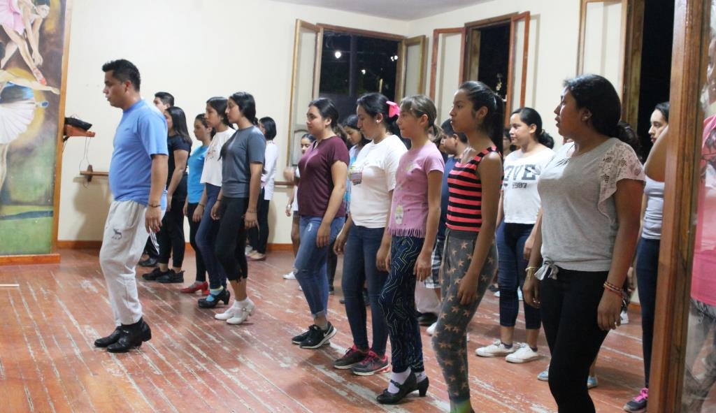 Cincuenta alumnos: Inician taller de Danza Folklórica en Casa de Cultura de Jalpan