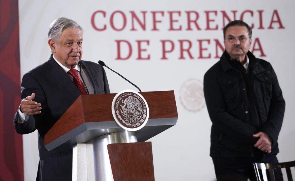 Presidente López Obrador: Firma compromiso de no reelección; rescate y fortalecimiento de Pemex, acciones prioritarias