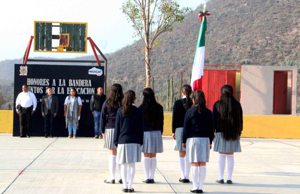 Honores a la bandera: Autoridades de Peñamiller visitan Telesecundaria de “Los Álamos”