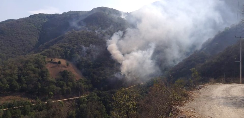 Alto riesgo de más incendios: Controlan incendio en La Colgada, Pinal de Amoles
