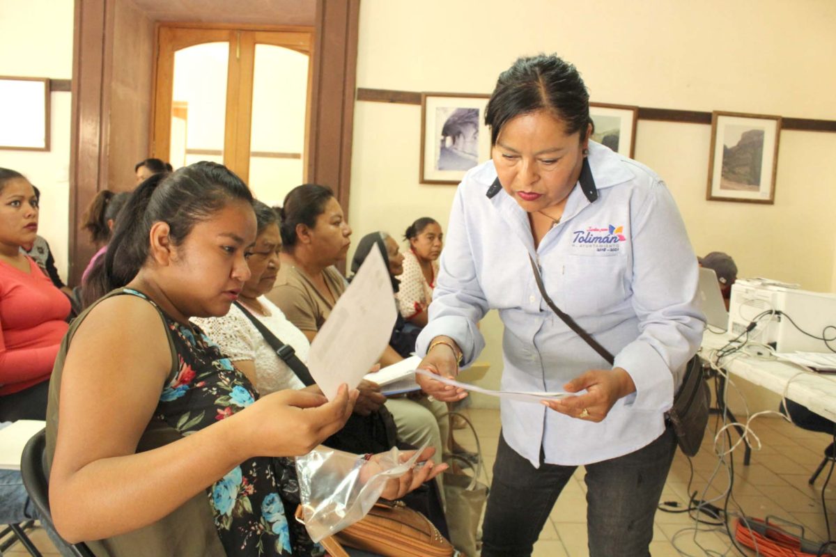 Apoya Área de Salud: Seguro Popular en Tolimán Sigue Afiliando Ciudadanos