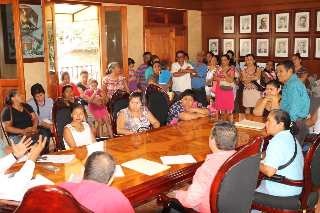 Gobierno de Jalpan: Atiende a Familias de la Colonia Nuevo Milenio y explica procesos de sus peticiones