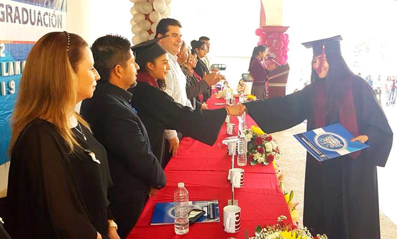 En Santa María de Álamos: Ceremonia de graduación  en EMSAD 32 de San Joaquín