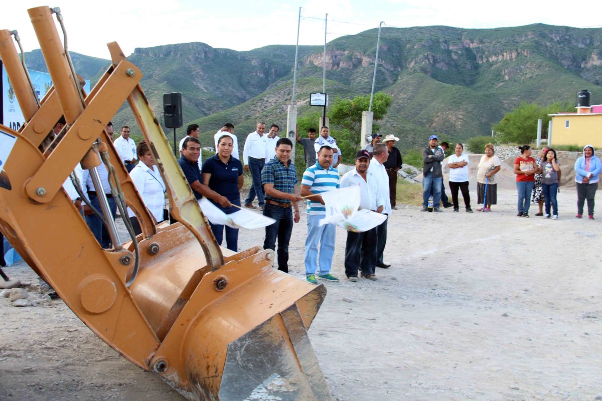Inician obras: Urbanizarán calles en la comunidad del Puerto de Peñamiller