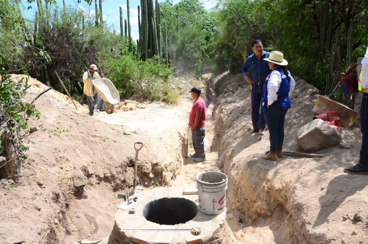 Revisando Avances: Encabeza Lupita Alcántara Supervisión de Obras en Comunidades