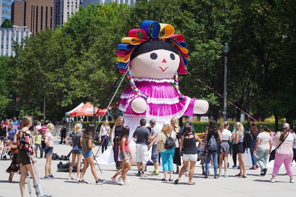 Visita Chicago: Lele, la tradicional muñeca artesanal y embajadora de Querétaro continúa gira mundial