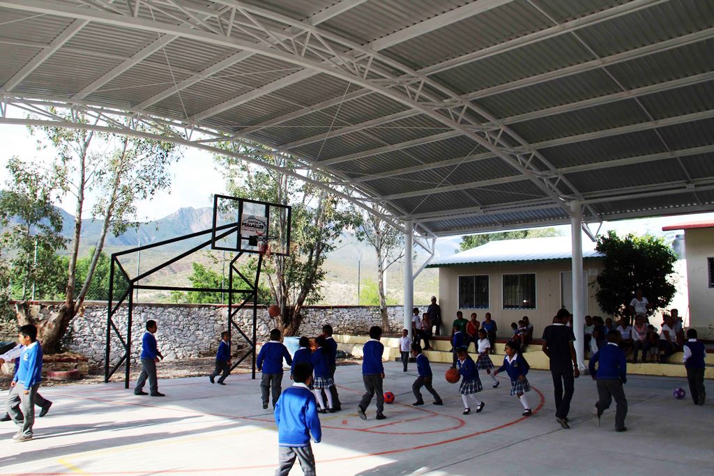 En San Lorenzo: Entregan red eléctrica y techumbre de escuela de Peñamiller