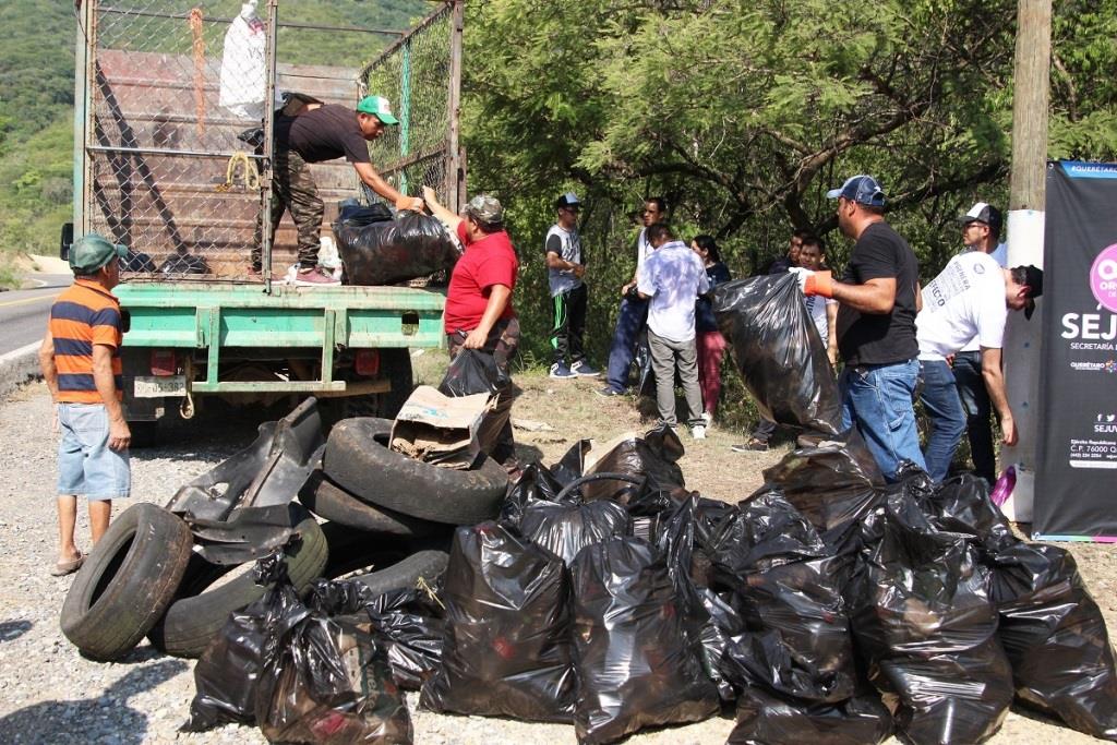 En el Zapote: Jóvenes  jalpenses Realizan limpieza en tiradero clandestino