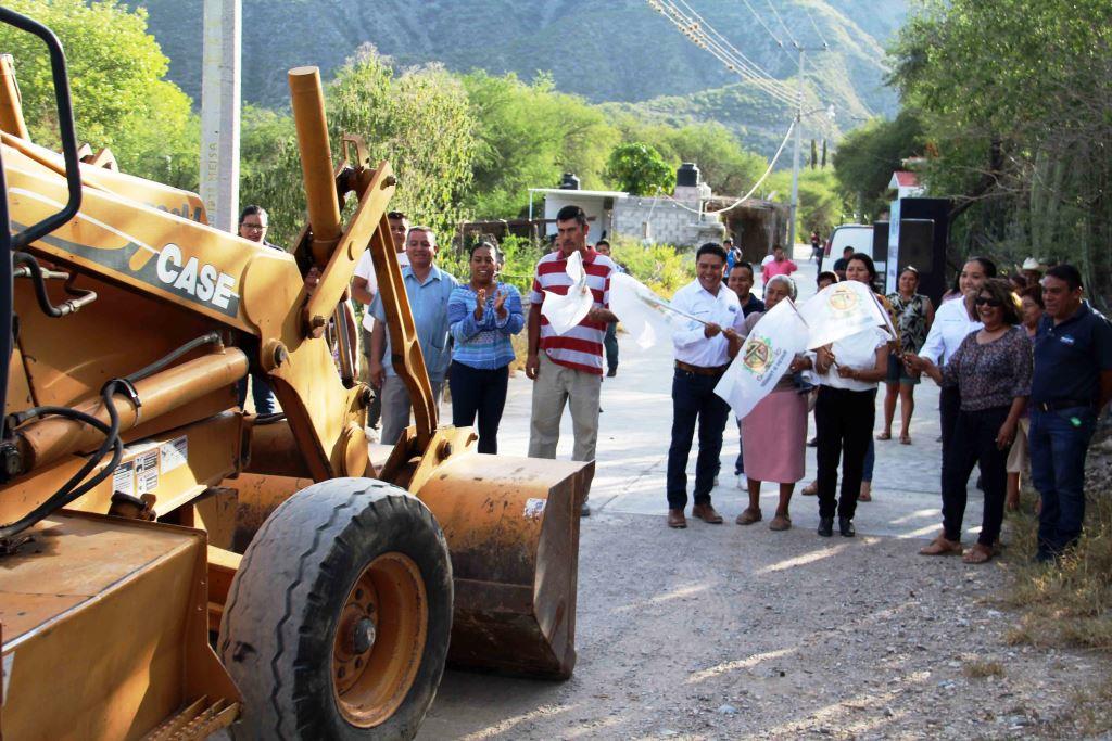 En Álamo y Morenos: Urbanizaciones en las Calles Principales de comunidades de Peñamiller