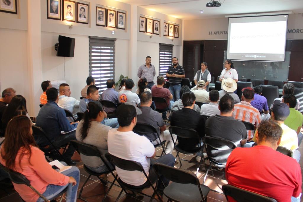 A trabajadores municipales: Imparten capacitación derechos humanos en Landa de Matamoros