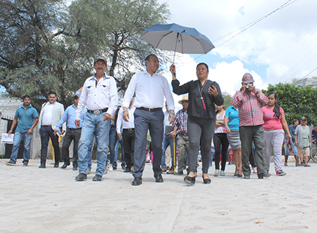 Inaugura Obras Alcalde Alejandro Ochoa Valencia en Comunidades de Carbonera y San Vicente