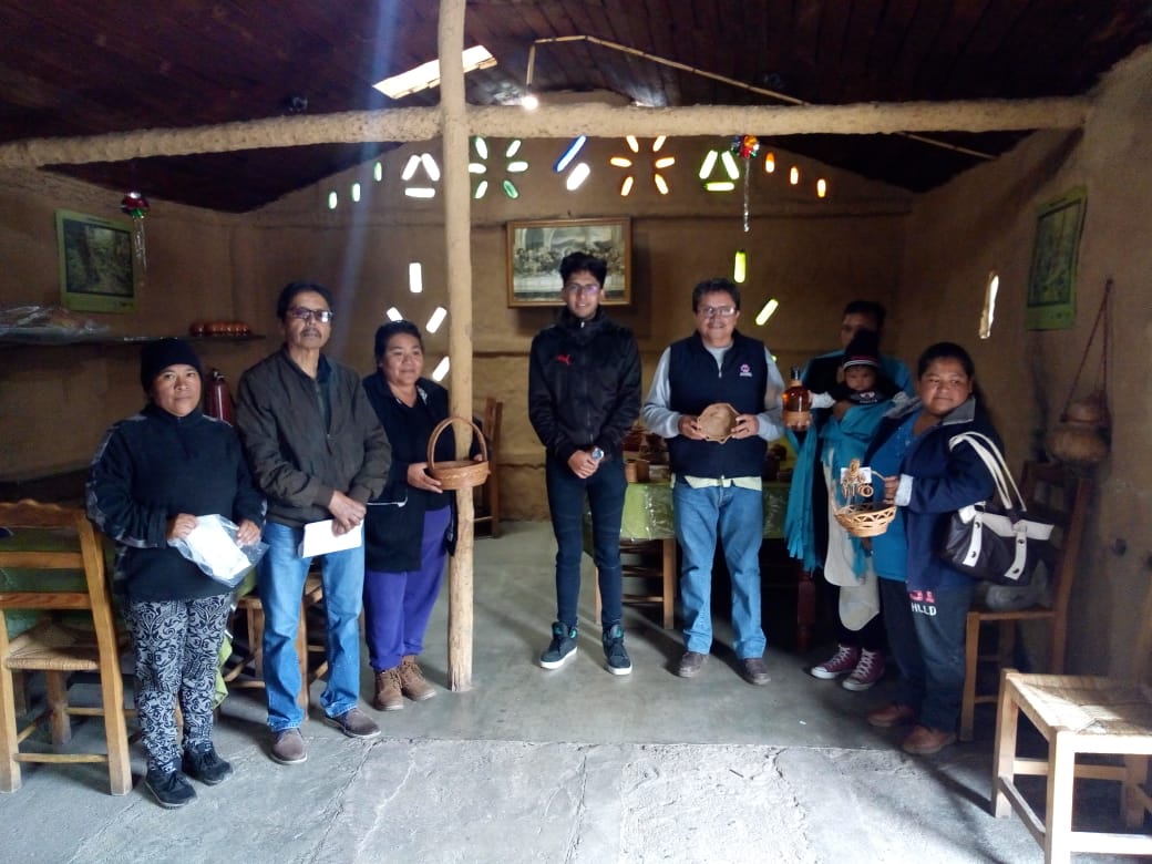 Otorgan apoyos: A 15 familias de artesanos Pinalenses