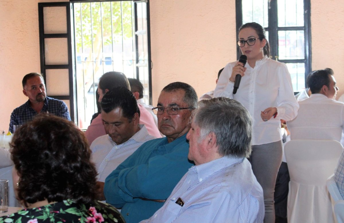 Promueve Legisladora: Reunión de productores y empresarios de Ezequiel Montes