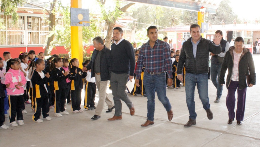 Reciben: Equipo de cómputo para alumnos de primaria de Tequisquiapan