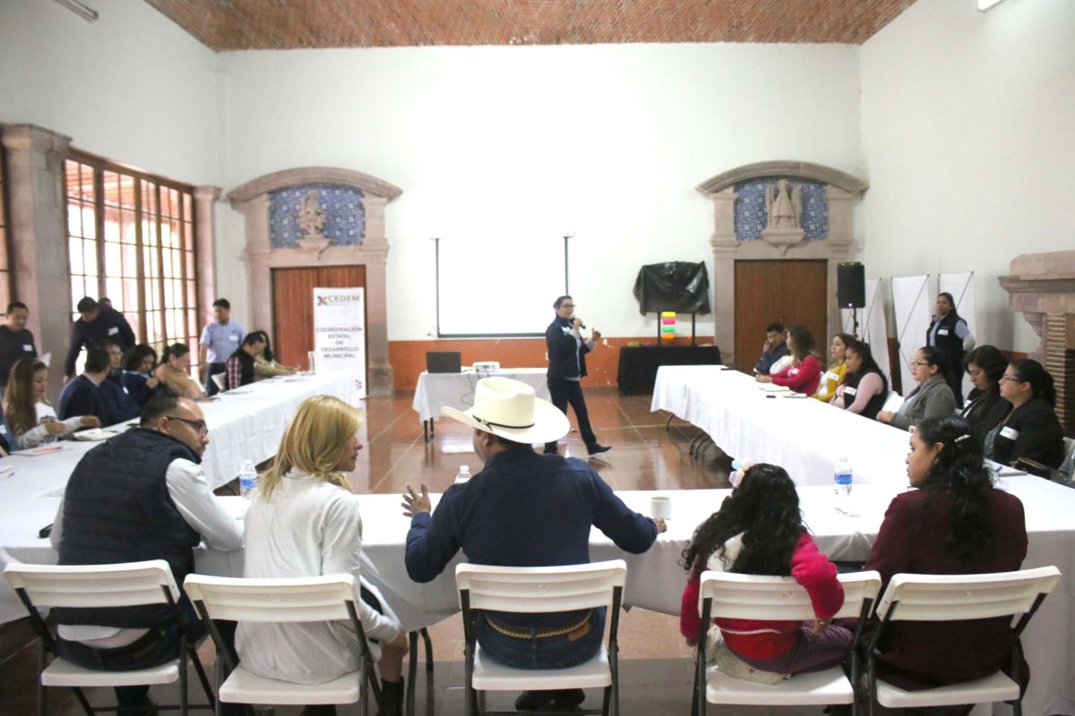 En Colón: Servidores Públicos Obtienen Capacitación del CEDEM