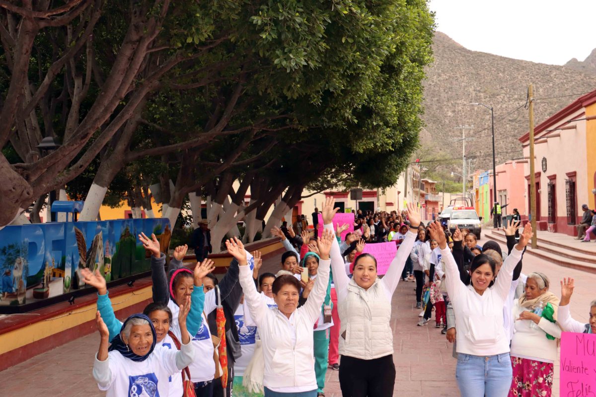 Con caminata y conferencia: Conmemoran Día Internacional de la Mujer en Peñamiller