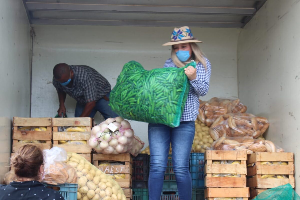 Alcaldesa Landensa: Continúa apoyando con frutas y verduras a familias de Landa