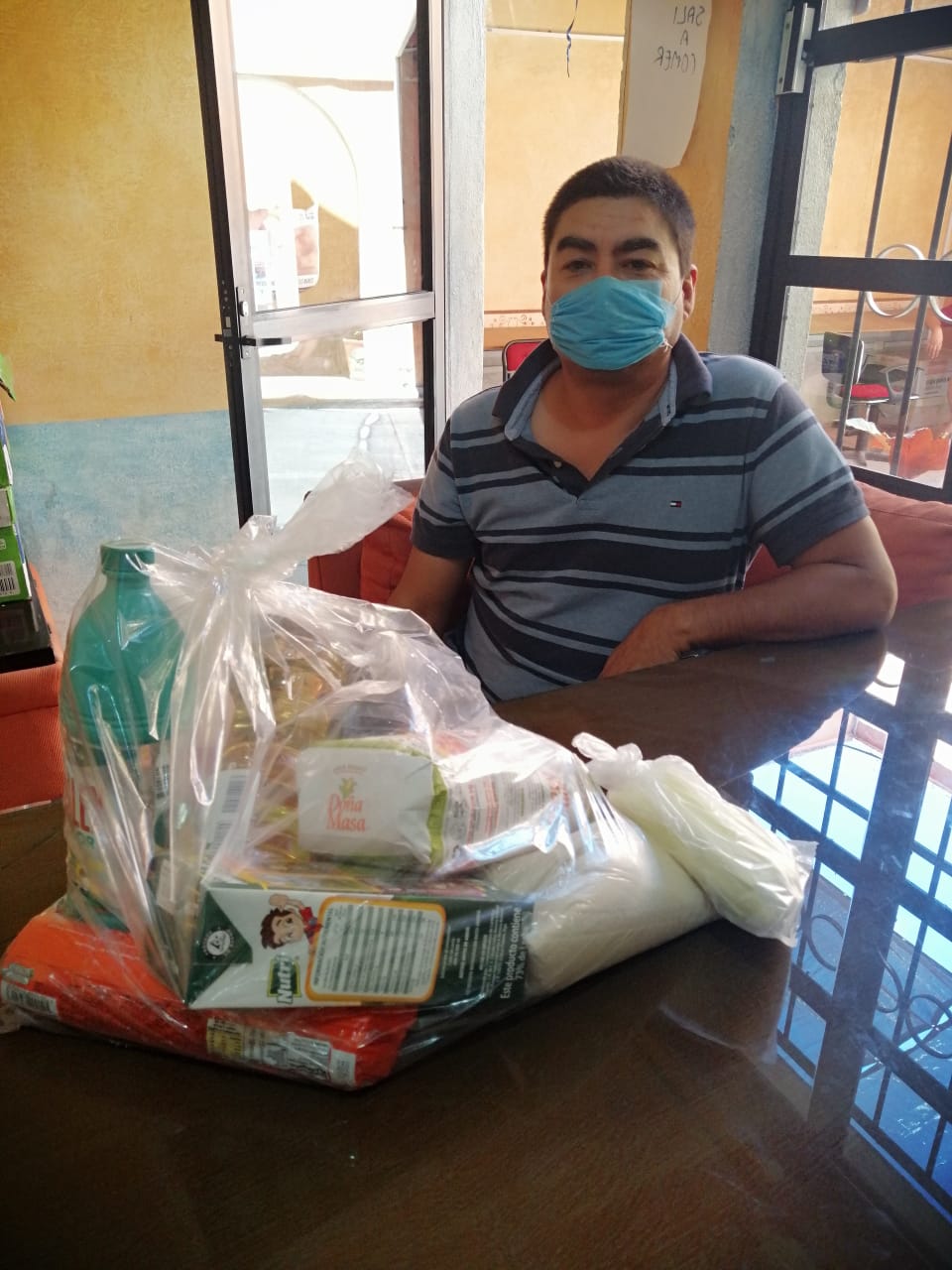 Afectados por pandemia: Taxistas Landenses reciben apoyo semanal
