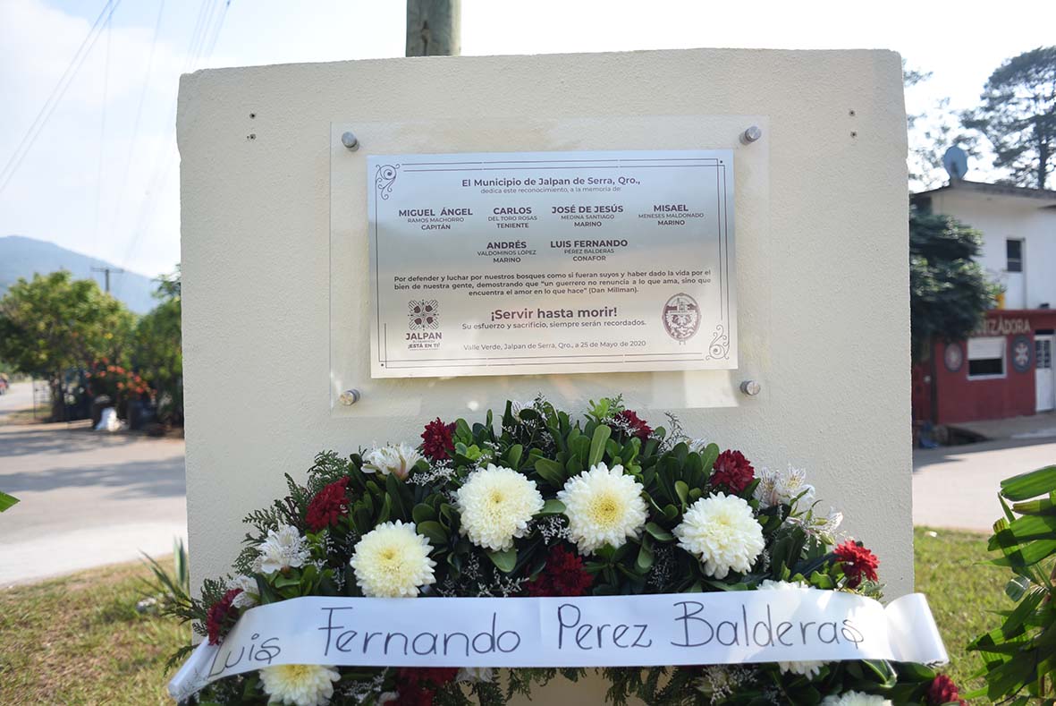 Develan Placa: En Honor a los Marinos y Brigadista de la CONAFOR fallecidos en Incendio del 2019