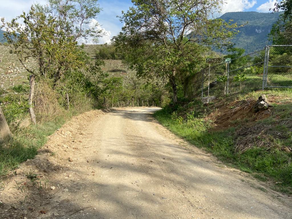 Cinco kilómetros: Entregan revestimiento de camino a Tangojo