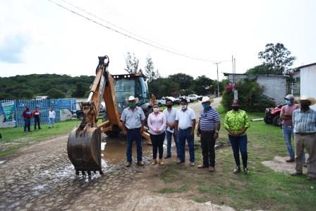 Comienza: Pavimentación de acceso a San Antonio Tancoyol.