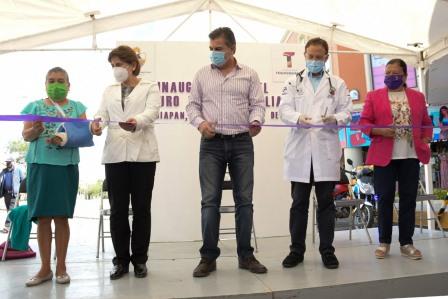 Inaugura: Presidente Municipal de Tequisquiapan clínica del  “seguro médico familiar”.