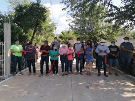 Prosiguen: Entregando obras en las comunidades de Arroyo Seco.
