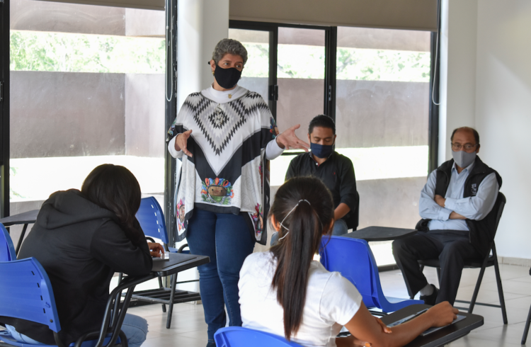 Campus Serranos: Son visitados por la Rectora Teresa García Gasca.