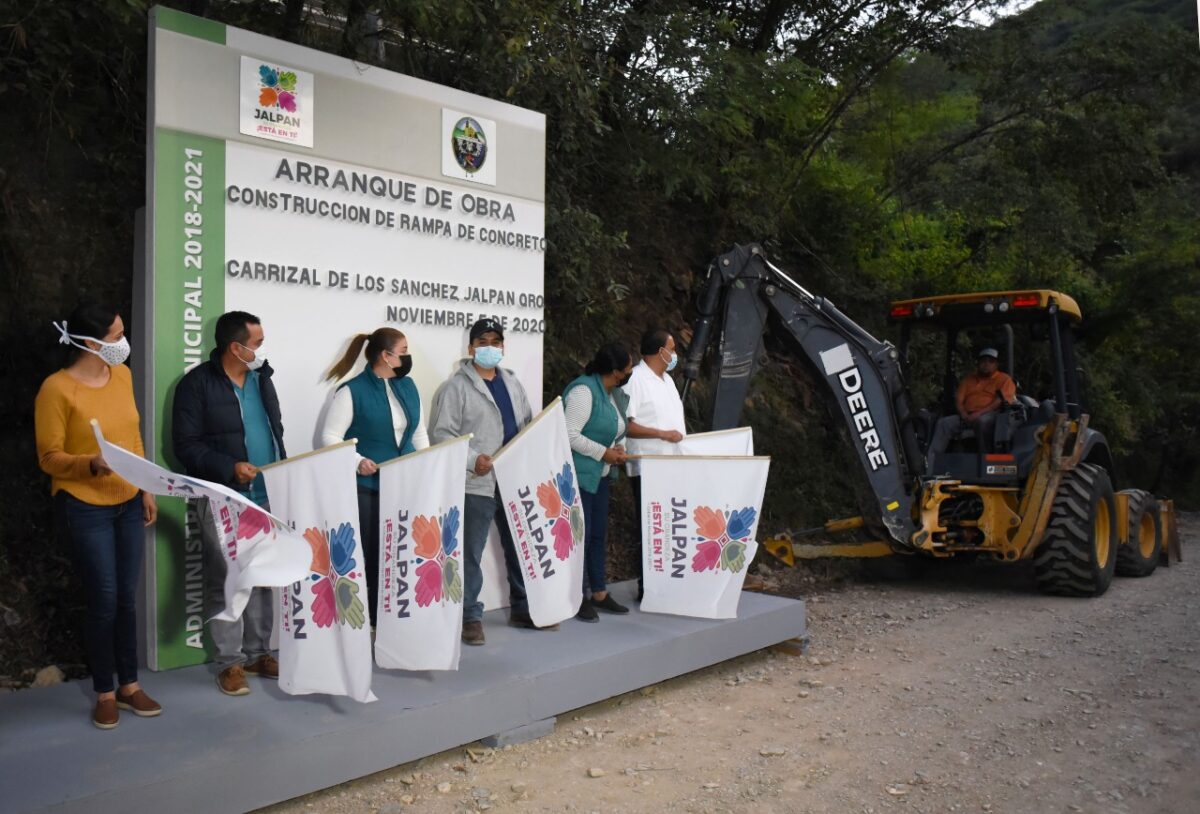 Construcción:De rampa y muro de contención inicia en Carrizal de los Sánchez.