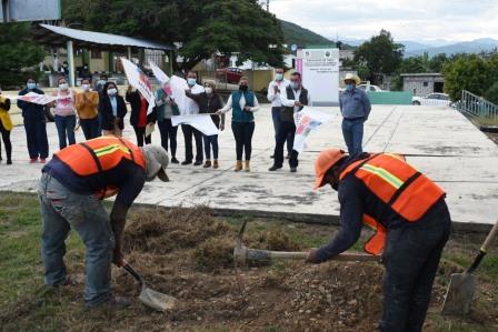 Destina: Gobierno de Chely Amador 1.5 MDP para la construcción de techumbre en Tancama.