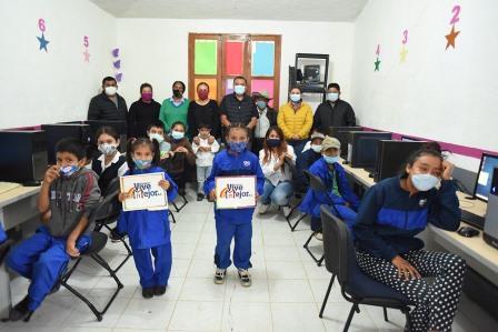 Equipan: Centro Comunitario de Aprendizaje (CCA)  de Tancoyol, Recibe 7 Computadoras.