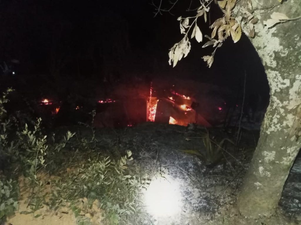 Se registró: Un incendio en Huaxquilico que dejo a una familia sin hogar.