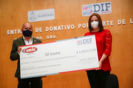 DIF Estatal: Recibió DIF Estatal donativo de la CMIC Querétaro por más de 1MDP.