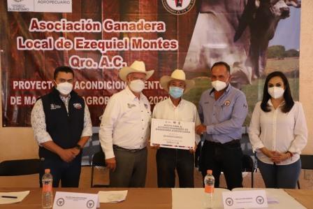 Entrega: SEDEA apoyos para el acondicionamiento de maquinaria en Ezequiel Montes.