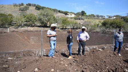 Realizó: Chely Amador una visita a Tancoyol para constatar avances en la construcción de una olla de agua.